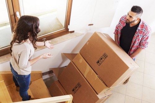 Packing and loading support for a flat move in Shadwell