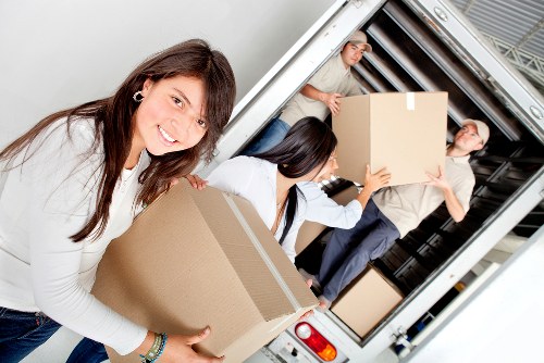 Choosing the right van size for flat and house moves in Shadwell