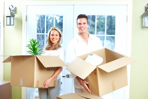 A local removals team supporting flat moves in Shadwell